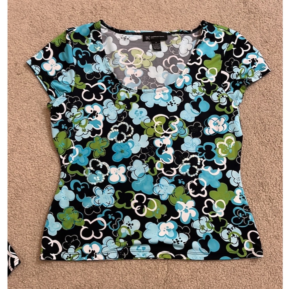 EUC Stretchy floralshort sleeve top from INC International Concepts, size MP